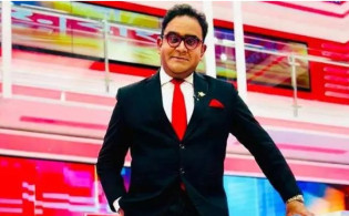 এক পোস্টেই চমকে দিলেন ময়ূখ রঞ্জন ঘোষ