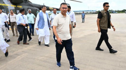 প্রধানমন্ত্রীকে একনজর দেখতে বাঁশখালীতে জনস্রোত