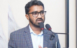 আমি তাকে চুমু দেব, এমন সুশীল ব্যক্তি আমি না