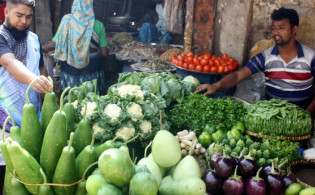 ৫০ টাকার নিচে মিলছে মাত্র দুই ধরনের সবজি