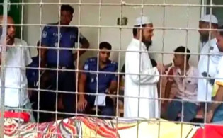 চা খেতে ডাকলেন বাবা, কুপিয়ে হত্যা করলেন ছেলে