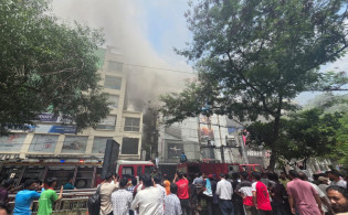 এপেক্স শোরুমে আগুন, বিপাকে বিনিয়োগকারীরা