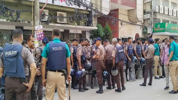 ইসলামী ব্যাংকের সামনে মুখোমুখি দুই পক্ষ, সোমবারও কর্মসূচির ঘোষণা