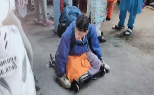 ৩৩০০ কোটি টাকার মালিক, হঠাৎ ভিখারির বেশে রাস্তায়