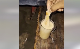 মালাই চায়ের নামে বাথরুমের টিস্যু! ভিডিও ভাইরাল হতেই তোলপাড়