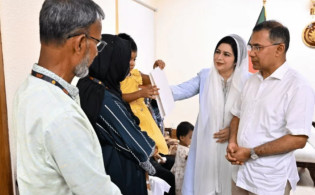 শহীদ দুই সেনাসদস্যের পরিবারের সঙ্গে প্রধানমন্ত্রীর সাক্ষাৎ