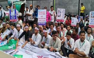 ইসলামী ব্যাংক ঘিরে দুই পক্ষের পৃথক কর্মসূচি