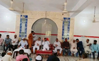 মসজিদের ভেতর চেয়ার-সোফা, আয়নুল হকের সভা নিয়ে যা জানা গেল