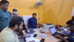 ঘুষের টাকা হাতে, সাব-রেজিস্ট্রারসহ তিনজন আটক