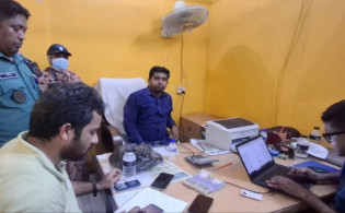 ঘুষের টাকা হাতে, সাব-রেজিস্ট্রারসহ তিনজন আটক