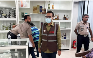 সালমান মুক্তাদিরের শ্বশুরের মদের ৪ গুদাম সিলগালা