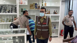 সালমান মুক্তাদিরের শ্বশুরের ওয়্যারহাউসে অবৈধ মদের সন্ধান, সিলগালা