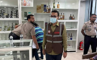 সালমান মুক্তাদিরের শ্বশুরের ওয়্যারহাউসে অবৈধ মদের সন্ধান, সিলগালা