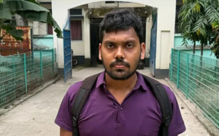 মা বাসাবাড়িতে কাজ করে পড়িয়েছেন, চাকরি পেয়েও শেষ পর্যন্ত বাদ মিশন