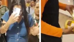 ব্যাগ দেখতে চাইতেই রেগে গেলেন নারী, বেরিয়ে এলো চমক
