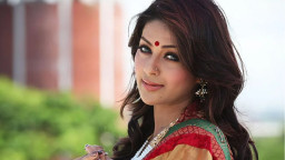 ঘর ভাঙার গল্প জানালেন অভিনেত্রী মোনালিসা