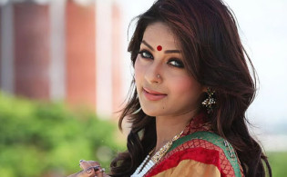 ঘর ভাঙার গল্প জানালেন অভিনেত্রী মোনালিসা