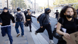 পুলিশের গ্রেনেডে উড়ে গেল শিক্ষার্থীর হাত