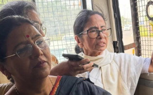 দিল্লিতে নজিরবিহীন ধরপাকড়, মমতাসহ আটক চার সাবেক মুখ্যমন্ত্রী