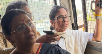দিল্লিতে নজিরবিহীন ধরপাকড়, মমতাসহ আটক চার সাবেক মুখ্যমন্ত্রী