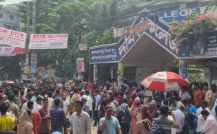 পরীক্ষার পাঁচ মিনিট আগে স্থগিত, ক্ষোভে ফেটে পড়লেন চাকরিপ্রার্থীরা