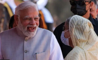হাসিনার দেখানো পথেই এগুচ্ছে মোদী 