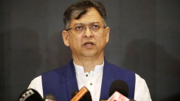 ‘আমাকে দেখলে তো লোকে সংবিধান বলে’