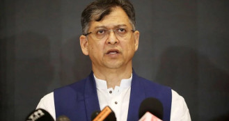 ‘আমাকে দেখলে তো লোকে সংবিধান বলে’