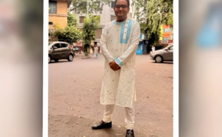 বাংলাদেশ নিয়ে সাংবাদিক ময়ূখের ১৮০ ডিগ্রি ভোল্টবদল